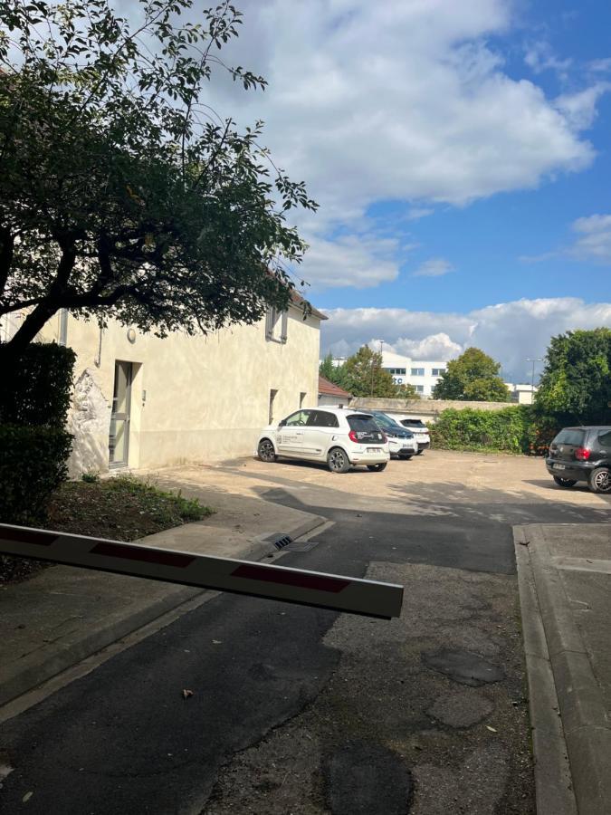 Appartement Ideal Au Coeur D Auxerre Bagian luar foto